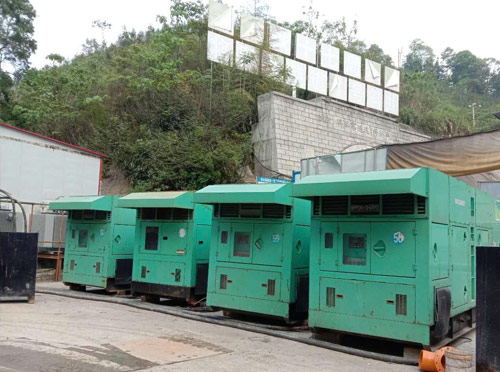 依安先进的应急发电机系统中智能监测和控制系统如何确保电压稳定？